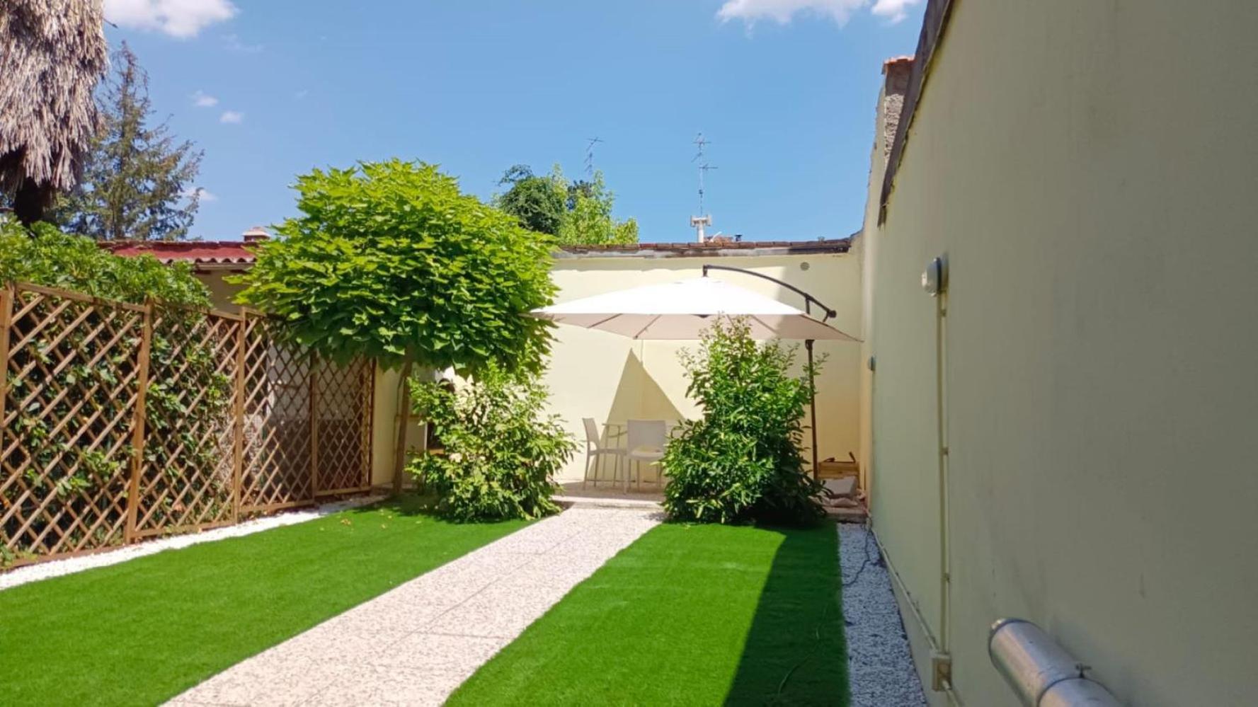 Movie Star Apartment With Garden Флоренция Экстерьер фото